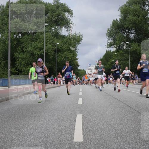 29.06.2025 - hella hamburg halbmarathon Luisa Fischer http://msf.ph/oto/8462943 29.06.2025 10:40:00 Kennedybrücke 4084, 19213, 23, 1948, 16304, 17018, 5789, 1948, 2811, 3398, 3428, 3895, 5789, 6359, 7773, 8936, 8937, 9918, 10123 meine-sportfotos.de
