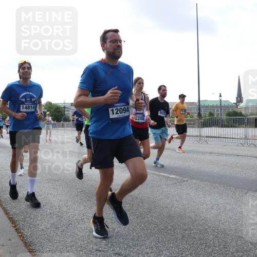 29.06.2025 - hella hamburg halbmarathon Lena Gebhardt http://msf.ph/oto/8462993 29.06.2025 09:54:58 Lombardsbrücke 14814, 12094, 208, 9093, 18190, 1200, 1549, 1817, 1942, 2222, 2367, 2442, 2470, 2561, 2592, 2596, 2670, 2816, 2955, 3208, 3209, 3258, 4017, 4121, 4816, 4832, 5399, 5447, 5638, 5705, 5706, 5884, 6027, 6266, 6290, 6389, 6723, 6819, 6923, 6938, 6978, 6991, 7087, 7274, 7335, 7659, 7908, 8117, 8142, 8371, 8374, 8437, 8482, 8487, 8657, 8693, 8889, 8916, 8981, 9031, 9038, 9051, 9093, 9159, 9476, 9661, 9710, 9869, 9924, 9931, 10057, 11333 meine-sportfotos.de