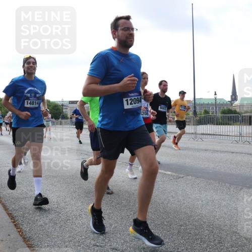 29.06.2025 - hella hamburg halbmarathon Lena Gebhardt http://msf.ph/oto/8463052 29.06.2025 09:54:58 Lombardsbrücke 12094, 8208, 161, 9093, 18190, 1200, 1549, 1817, 1942, 2222, 2367, 2442, 2470, 2561, 2592, 2596, 2670, 2816, 2955, 3208, 3209, 3258, 4017, 4121, 4816, 4832, 5399, 5447, 5638, 5705, 5706, 5884, 6027, 6266, 6290, 6389, 6723, 6819, 6923, 6938, 6978, 6991, 7087, 7274, 7335, 7659, 7908, 8117, 8142, 8371, 8374, 8437, 8482, 8487, 8657, 8693, 8889, 8916, 8981, 9031, 9038, 9051, 9093, 9159, 9476, 9661, 9710, 9869, 9924, 9931, 10057, 11333 meine-sportfotos.de
