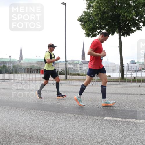 29.06.2025 - hella hamburg halbmarathon Lena Gebhardt http://msf.ph/oto/8463060 29.06.2025 10:32:08 Lombardsbrücke 1235, 1311, 1373, 1879, 1987, 2349, 2384, 2672, 2831, 2832, 2943, 3022, 3221, 3239, 3358, 3365, 3396, 3397, 3424, 3571, 3681, 3707, 3751, 3752, 3778, 3822, 4314, 4365, 4605, 4857, 4877, 4924, 5156, 5496, 5601, 5658, 5743, 6160, 6218, 6252, 6718, 6727, 7135, 7239, 7295, 7334, 7344, 7535, 7570, 7695, 7789, 7816, 7898, 8124, 8127, 8175, 8304, 8538, 8620, 8787, 8806, 8914, 8993, 9078, 9104, 9125, 9206, 9478 meine-sportfotos.de