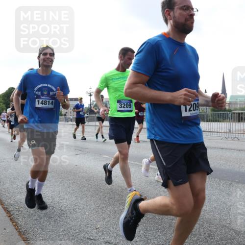29.06.2025 - hella hamburg halbmarathon Lena Gebhardt http://msf.ph/oto/8463067 29.06.2025 09:54:58 Lombardsbrücke 16403, 11, 14814, 3209, 8481, 1209, 1200, 1549, 1817, 1942, 2222, 2367, 2442, 2470, 2561, 2592, 2596, 2670, 2816, 2955, 3208, 3209, 3258, 4017, 4121, 4816, 4832, 5399, 5447, 5638, 5705, 5706, 5884, 6027, 6266, 6290, 6389, 6723, 6819, 6923, 6938, 6978, 6991, 7087, 7274, 7335, 7659, 7908, 8117, 8142, 8371, 8374, 8437, 8482, 8487, 8657, 8693, 8889, 8916, 8981, 9031, 9038, 9051, 9093, 9159, 9476, 9661, 9710, 9869, 9924, 9931, 10057, 11333 meine-sportfotos.de