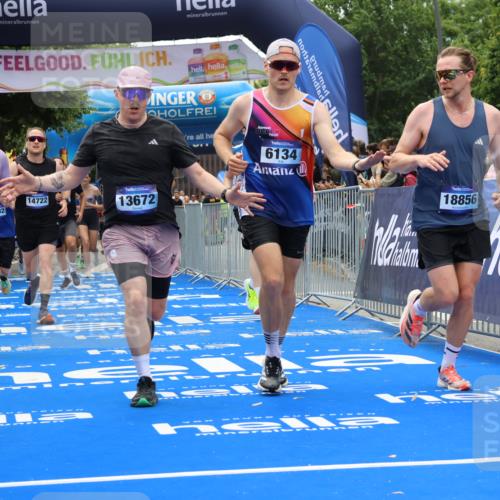 29.06.2025 - hella hamburg halbmarathon Strokosch-Dieckow http://msf.ph/oto/8463068 29.06.2025 10:47:15 Ziel 2623, 2864, 5024, 6134, 6168, 6203, 6373, 6716, 7480, 10208, 10211, 11491, 11518, 13007, 13672, 13782, 14722, 15611, 16089, 16286, 17718, 17915, 18856 meine-sportfotos.de