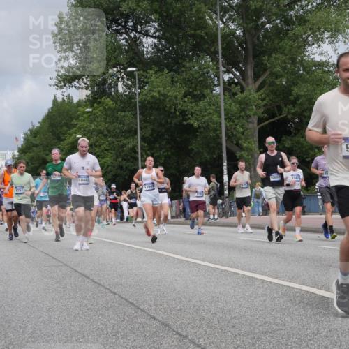29.06.2025 - hella hamburg halbmarathon Luisa Fischer http://msf.ph/oto/8463070 29.06.2025 10:40:07 Kennedybrücke 15992, 8257, 12463, 8258, 12, 18482, 3714, 11843, 90, 10862, 1253, 13902, 15475, 9918, 13106, 1253, 1948, 2072, 2811, 3398, 3428, 5786, 7773, 8257, 8258, 8936, 8937, 9918, 10862 meine-sportfotos.de