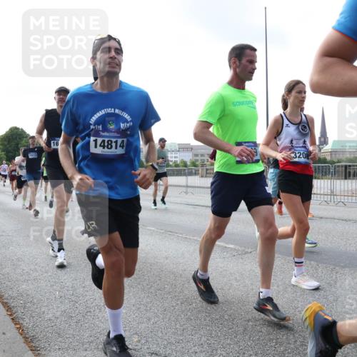 29.06.2025 - hella hamburg halbmarathon Lena Gebhardt http://msf.ph/oto/8463134 29.06.2025 09:54:59 Lombardsbrücke 403, 15512, 16, 14814, 3208, 1200, 1549, 1817, 1942, 2222, 2274, 2367, 2442, 2470, 2561, 2592, 2596, 2670, 2816, 2955, 3208, 3209, 3258, 4121, 4816, 4832, 5399, 5447, 5638, 5705, 5706, 5884, 6027, 6290, 6389, 6723, 6819, 6923, 6938, 6978, 6991, 7087, 7274, 7335, 7659, 7908, 8117, 8142, 8371, 8374, 8437, 8482, 8487, 8657, 8693, 8889, 8916, 8981, 9031, 9038, 9051, 9093, 9159, 9476, 9661, 9710, 9869, 9924, 9931, 11333 meine-sportfotos.de