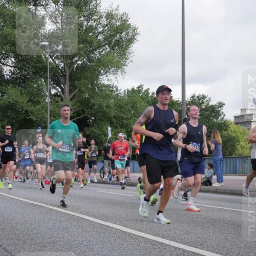 29.06.2025 - hella hamburg halbmarathon Luisa Fischer http://msf.ph/oto/8463135 29.06.2025 09:55:33 Kennedybrücke 9213, 16414, 4981, 6716, 15334, 12783, 3928, 13, 1012, 1070, 1613, 1735, 1782, 2048, 2189, 2590, 2970, 3021, 3098, 3304, 3907, 3917, 3928, 4277, 4933, 4981, 5476, 5682, 6152, 6716, 7005, 7093, 7325, 7599, 7843, 8145, 8664, 8694, 8722, 9081, 9213, 9538, 9540, 10000, 10313, 10750 meine-sportfotos.de