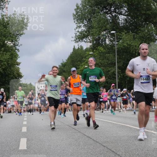 29.06.2025 - hella hamburg halbmarathon Luisa Fischer http://msf.ph/oto/8463136 29.06.2025 10:40:10 Kennedybrücke 17807, 17840, 5560, 10112, 8257, 4396, 5538, 8258, 124, 3714, 12, 18482, 5786, 1253, 1488, 1490, 1952, 2072, 3398, 3428, 3714, 5560, 5786, 6804, 8257, 8258, 8937, 9918, 10862 meine-sportfotos.de