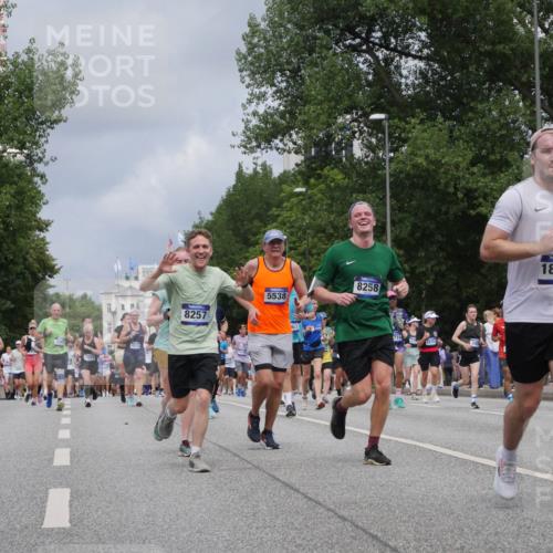 29.06.2025 - hella hamburg halbmarathon Luisa Fischer http://msf.ph/oto/8463154 29.06.2025 10:40:10 Kennedybrücke 17840, 10112, 8257, 5538, 8258, 714, 15353, 149, 18482, 5786, 1253, 1488, 1490, 1952, 2072, 3398, 3428, 3714, 5560, 5786, 6804, 8257, 8258, 8937, 9918, 10862 meine-sportfotos.de