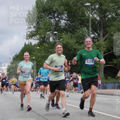 29.06.2025 - hella hamburg halbmarathon Luisa Fischer http://msf.ph/oto/8463197 29.06.2025 10:40:12 Kennedybrücke 5560, 10112, 15992, 163, 12463, 3714, 15353, 8258, 13903, 12532, 1253, 1488, 1490, 1597, 1952, 2072, 3398, 3428, 3714, 5560, 5786, 6804, 7202, 7707, 7823, 8257, 8258, 8315, 9918, 10862 meine-sportfotos.de