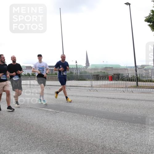 29.06.2025 - hella hamburg halbmarathon Lena Gebhardt http://msf.ph/oto/8463210 29.06.2025 10:32:08 Lombardsbrücke 16200, 7344, 8283, 18931, 18838, 1235, 1311, 1373, 1879, 1987, 2349, 2384, 2672, 2831, 2832, 2943, 3022, 3221, 3239, 3358, 3365, 3396, 3397, 3424, 3571, 3681, 3707, 3751, 3752, 3778, 3822, 4314, 4365, 4605, 4857, 4877, 4924, 5156, 5496, 5601, 5658, 5743, 6160, 6218, 6252, 6718, 6727, 7135, 7239, 7295, 7334, 7344, 7535, 7570, 7695, 7789, 7816, 7898, 8124, 8127, 8175, 8304, 8538, 8620, 8787, 8806, 8914, 8993, 9078, 9104, 9125, 9206, 9478 meine-sportfotos.de