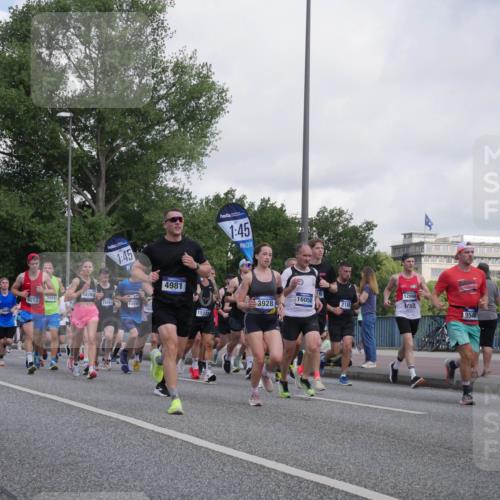29.06.2025 - hella hamburg halbmarathon Luisa Fischer http://msf.ph/oto/8463262 29.06.2025 09:55:36 Kennedybrücke 9213, 1600, 1, 45, 3021, 12783, 18887, 1460, 14690, 1920, 4981, 1, 45, 12966, 16058, 3928, 2189, 15133, 9540, 11469, 1012, 1070, 1613, 1735, 1782, 2048, 2189, 2590, 2970, 3021, 3098, 3304, 3907, 3917, 3928, 4277, 4933, 4981, 5682, 6152, 6716, 7005, 7093, 7599, 8145, 8664, 8694, 8704, 8722, 9213, 9232, 9374, 9538, 9540, 10208, 10313, 10750 meine-sportfotos.de