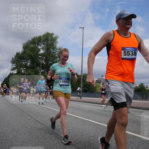 29.06.2025 - hella hamburg halbmarathon Luisa Fischer http://msf.ph/oto/8463305 29.06.2025 10:40:15 Kennedybrücke 15992, 5538, 56, 1253, 1488, 1490, 1597, 1952, 2072, 2552, 3165, 3714, 5560, 5786, 6804, 7202, 7235, 7707, 7823, 8257, 8258, 8315, 10112, 10862 meine-sportfotos.de