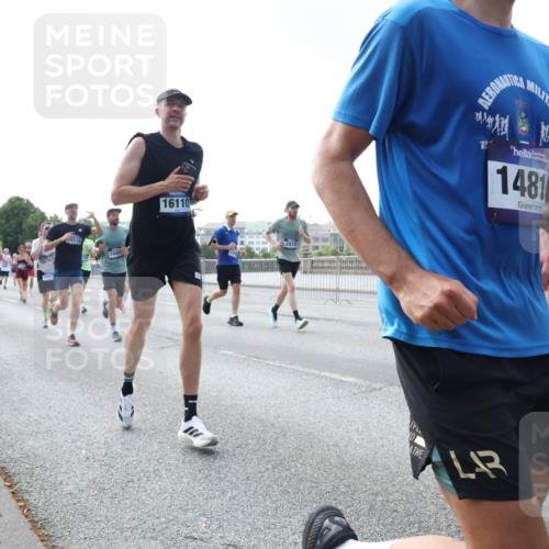 29.06.2025 - hella hamburg halbmarathon Lena Gebhardt http://msf.ph/oto/8463347 29.06.2025 09:54:59 Lombardsbrücke 16403, 8512, 160, 16110, 1481, 320, 1200, 1549, 1817, 1942, 2222, 2274, 2367, 2442, 2470, 2561, 2592, 2596, 2670, 2816, 2955, 3208, 3209, 3258, 4121, 4816, 4832, 5399, 5447, 5638, 5705, 5706, 5884, 6027, 6290, 6389, 6723, 6819, 6923, 6938, 6978, 6991, 7087, 7274, 7335, 7659, 7908, 8117, 8142, 8371, 8374, 8437, 8482, 8487, 8657, 8693, 8889, 8916, 8981, 9031, 9038, 9051, 9093, 9159, 9476, 9661, 9710, 9869, 9924, 9931, 11333 meine-sportfotos.de