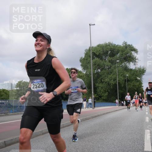 29.06.2025 - hella hamburg halbmarathon Luisa Fischer http://msf.ph/oto/8463368 29.06.2025 10:40:18 Kennedybrücke 2520, 1836, 17840, 5560, 56, 1022, 1118, 1253, 1488, 1490, 1597, 1952, 2552, 3165, 3230, 3714, 3873, 5224, 5560, 6804, 7202, 7235, 7707, 7823, 8315, 10024, 10112 meine-sportfotos.de