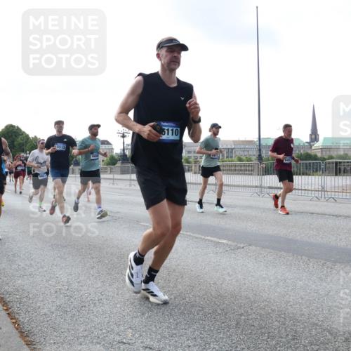 29.06.2025 - hella hamburg halbmarathon Lena Gebhardt http://msf.ph/oto/8463393 29.06.2025 09:54:59 Lombardsbrücke 16403, 15512, 6110, 201, 1200, 1549, 1817, 1942, 2222, 2274, 2367, 2442, 2470, 2561, 2592, 2596, 2670, 2816, 2955, 3208, 3209, 3258, 4121, 4816, 4832, 5399, 5447, 5638, 5705, 5706, 5884, 6027, 6290, 6389, 6723, 6819, 6923, 6938, 6978, 6991, 7087, 7274, 7335, 7659, 7908, 8117, 8142, 8371, 8374, 8437, 8482, 8487, 8657, 8693, 8889, 8916, 8981, 9031, 9038, 9051, 9093, 9159, 9476, 9661, 9710, 9869, 9924, 9931, 11333 meine-sportfotos.de