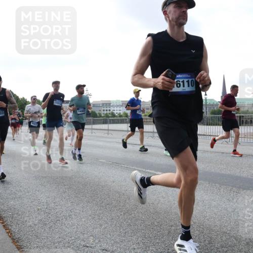 29.06.2025 - hella hamburg halbmarathon Lena Gebhardt http://msf.ph/oto/8463432 29.06.2025 09:55:00 Lombardsbrücke 16403, 6923, 15512, 16062, 6110, 1200, 1817, 1942, 2222, 2274, 2367, 2442, 2470, 2561, 2592, 2596, 2670, 2816, 2955, 3208, 3209, 3258, 4121, 4832, 5399, 5447, 5638, 5705, 5706, 5884, 6027, 6290, 6389, 6723, 6819, 6923, 6938, 6978, 6991, 7087, 7274, 7335, 7659, 7908, 8117, 8142, 8371, 8374, 8437, 8482, 8487, 8657, 8693, 8889, 8916, 8981, 9031, 9038, 9051, 9093, 9159, 9476, 9661, 9710, 9869, 9924, 9931, 11333 meine-sportfotos.de