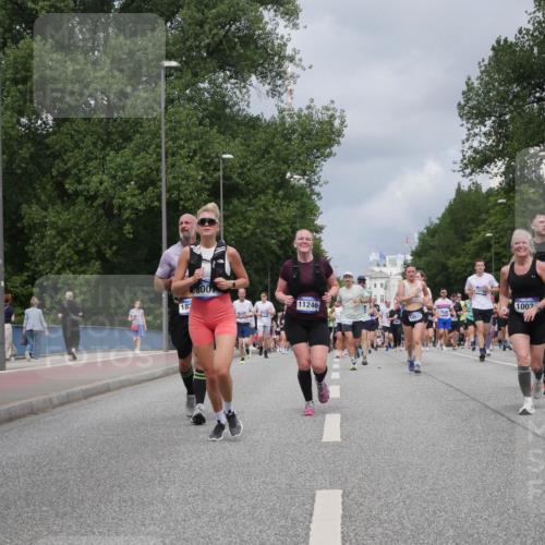 29.06.2025 - hella hamburg halbmarathon Luisa Fischer http://msf.ph/oto/8463464 29.06.2025 10:40:22 Kennedybrücke 182, 800, 11246, 10931, 1002, 11, 1011, 56, 1022, 1118, 1490, 1597, 1952, 2552, 3165, 3230, 3714, 3873, 4733, 5224, 6804, 7202, 7235, 7707, 7823, 8315, 9054, 9055, 10024, 10112, 10762, 10798 meine-sportfotos.de