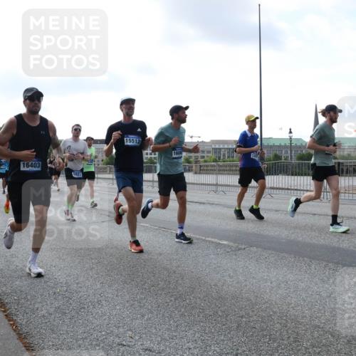 29.06.2025 - hella hamburg halbmarathon Lena Gebhardt http://msf.ph/oto/8463485 29.06.2025 09:55:00 Lombardsbrücke 16403, 6923, 15512, 16062, 1200, 1817, 1942, 2222, 2274, 2367, 2442, 2470, 2561, 2592, 2596, 2670, 2816, 2955, 3208, 3209, 3258, 4121, 4832, 5399, 5447, 5638, 5705, 5706, 5884, 6027, 6290, 6389, 6723, 6819, 6923, 6938, 6978, 6991, 7087, 7274, 7335, 7659, 7908, 8117, 8142, 8371, 8374, 8437, 8482, 8487, 8657, 8693, 8889, 8916, 8981, 9031, 9038, 9051, 9093, 9159, 9476, 9661, 9710, 9869, 9924, 9931, 11333 meine-sportfotos.de