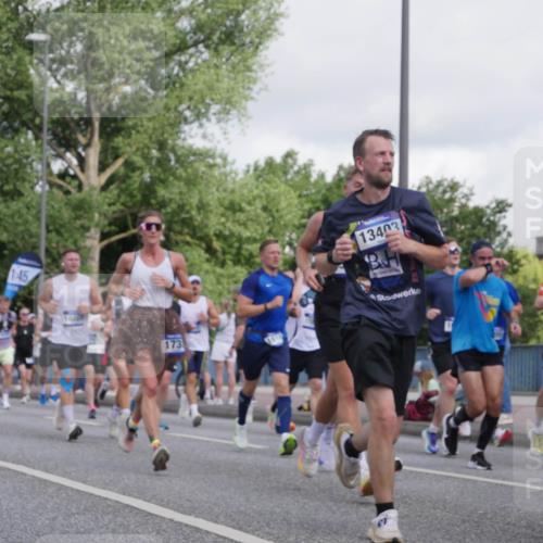 29.06.2025 - hella hamburg halbmarathon Luisa Fischer http://msf.ph/oto/8463521 29.06.2025 09:55:41 Kennedybrücke 1, 45, 13403, 173, 1012, 1163, 1176, 1735, 2048, 2189, 2213, 2590, 2788, 2970, 3021, 3304, 3907, 3917, 4277, 4933, 4997, 5623, 5682, 6712, 7093, 7204, 7765, 8145, 8694, 8704, 8722, 9213, 9232, 9374, 9534, 9538, 9585, 10208, 10246, 10313 meine-sportfotos.de