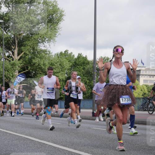 29.06.2025 - hella hamburg halbmarathon Luisa Fischer http://msf.ph/oto/8463575 29.06.2025 09:55:43 Kennedybrücke 7765, 1, 45, 11291, 5623, 19207, 8704, 10208, 10211, 1735, 1012, 1163, 1176, 1391, 1735, 2048, 2213, 2590, 2788, 2970, 3021, 3304, 3907, 4933, 4997, 5623, 5624, 5682, 6712, 7147, 7204, 7765, 8063, 8145, 8704, 8722, 8819, 9232, 9374, 9534, 9538, 9585, 10208, 10246, 10313 meine-sportfotos.de