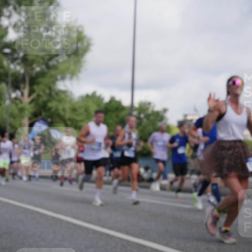29.06.2025 - hella hamburg halbmarathon Luisa Fischer http://msf.ph/oto/8463589 29.06.2025 09:55:43 Kennedybrücke 1012, 1163, 1176, 1391, 1735, 2048, 2213, 2590, 2788, 2970, 3021, 3304, 3907, 4933, 4997, 5623, 5624, 5682, 6712, 7147, 7204, 7765, 8063, 8145, 8704, 8722, 8819, 9232, 9374, 9534, 9538, 9585, 10208, 10246, 10313 meine-sportfotos.de