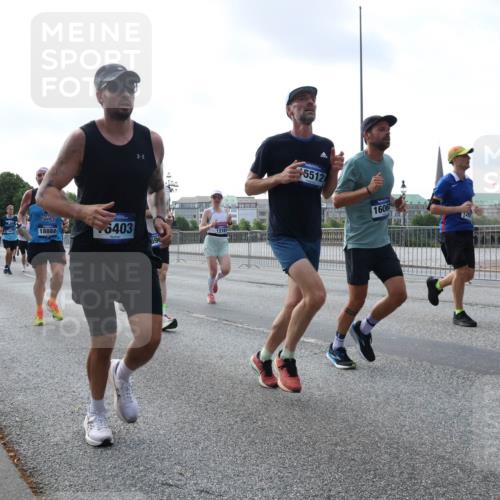 29.06.2025 - hella hamburg halbmarathon Lena Gebhardt http://msf.ph/oto/8463605 29.06.2025 09:55:01 Lombardsbrücke 18882, 9476, 6403, 69, 5512, 1606, 126, 1200, 1683, 1817, 1942, 2222, 2274, 2367, 2442, 2470, 2592, 2596, 2670, 2816, 2955, 3208, 3209, 3258, 3747, 4121, 4832, 5399, 5447, 5638, 5705, 5706, 5884, 6027, 6290, 6389, 6723, 6836, 6923, 6938, 6978, 6991, 7052, 7087, 7274, 7335, 7659, 7908, 8117, 8371, 8374, 8437, 8482, 8487, 8657, 8693, 8889, 8916, 8981, 9031, 9038, 9051, 9093, 9159, 9476, 9661, 9710, 9869, 9924, 9931, 11333 meine-sportfotos.de