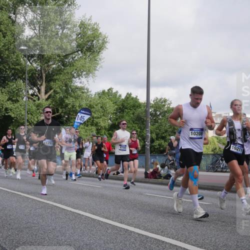 29.06.2025 - hella hamburg halbmarathon Luisa Fischer http://msf.ph/oto/8463607 29.06.2025 09:55:44 Kennedybrücke 18478, 5713, 7765, 11291, 1, 45, 8704, 1215, 10208, 16211, 13782, 1012, 1163, 1176, 1391, 1735, 2048, 2213, 2590, 2788, 2970, 3304, 3907, 4997, 5623, 5624, 6712, 7147, 7204, 7765, 8063, 8145, 8704, 8819, 9232, 9374, 9534, 9538, 9585, 10208, 10246, 10313 meine-sportfotos.de