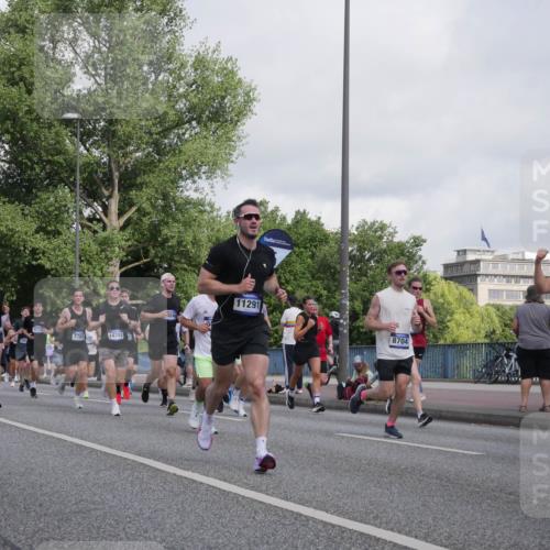 29.06.2025 - hella hamburg halbmarathon Luisa Fischer http://msf.ph/oto/8463630 29.06.2025 09:55:45 Kennedybrücke 17259, 9585, 1672, 6712, 7765, 14351, 120, 11291, 8704, 92, 9374, 1163, 1176, 1391, 1735, 2048, 2213, 2590, 2788, 2970, 3304, 3907, 4997, 5623, 5624, 6712, 7147, 7204, 7322, 7765, 8063, 8704, 8819, 9232, 9374, 9534, 9585, 10208, 10246, 10313 meine-sportfotos.de