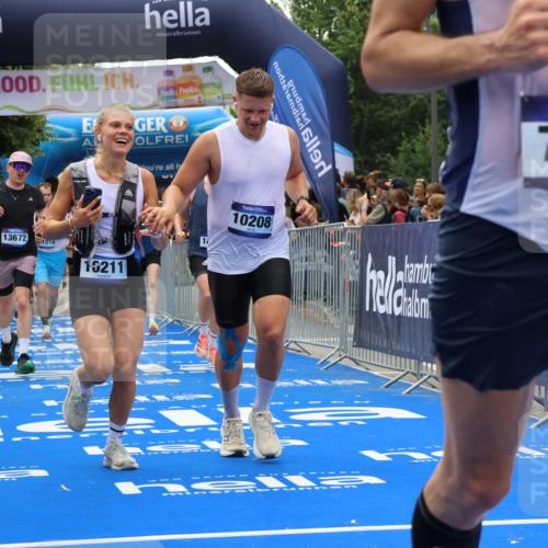 29.06.2025 - hella hamburg halbmarathon Strokosch-Dieckow http://msf.ph/oto/8463732 29.06.2025 10:47:13 Ziel 2623, 2864, 4093, 5024, 6134, 6168, 6203, 6373, 6716, 7480, 7908, 10208, 10211, 11518, 12579, 13007, 13672, 13782, 14722, 15611, 15684, 16286, 17718, 17915, 18856 meine-sportfotos.de