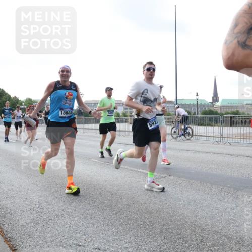 29.06.2025 - hella hamburg halbmarathon Lena Gebhardt http://msf.ph/oto/8463751 29.06.2025 09:55:02 Lombardsbrücke 9476, 18882, 5399, 6923, 1200, 1683, 1817, 1942, 2207, 2222, 2274, 2287, 2367, 2442, 2592, 2596, 2670, 2816, 2955, 3208, 3209, 3258, 3747, 4121, 4832, 5102, 5399, 5447, 5638, 5705, 5884, 6027, 6158, 6290, 6389, 6723, 6836, 6923, 6938, 6978, 6991, 7052, 7087, 7335, 7659, 7908, 8117, 8371, 8437, 8482, 8487, 8657, 8693, 8889, 8916, 8981, 9031, 9038, 9051, 9093, 9159, 9476, 9661, 9710, 9869, 9924, 9931, 11333 meine-sportfotos.de