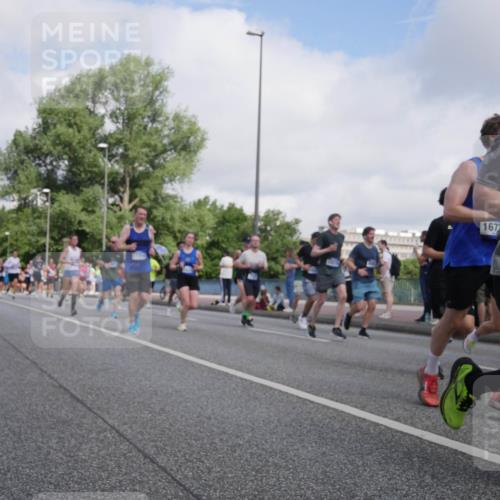 29.06.2025 - hella hamburg halbmarathon Luisa Fischer http://msf.ph/oto/8463755 29.06.2025 09:55:51 Kennedybrücke 1672, 1163, 1176, 1391, 1558, 1759, 2213, 2402, 2788, 3146, 4091, 4997, 5624, 6081, 6712, 7147, 7204, 7322, 7450, 7765, 8063, 8819, 9534, 9585, 9794 meine-sportfotos.de