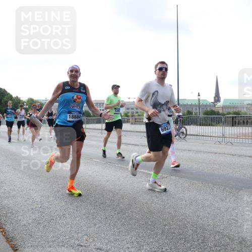 29.06.2025 - hella hamburg halbmarathon Lena Gebhardt http://msf.ph/oto/8463774 29.06.2025 09:55:02 Lombardsbrücke 9476, 18882, 6923, 1216, 1200, 1683, 1817, 1942, 2207, 2222, 2274, 2287, 2367, 2442, 2592, 2596, 2670, 2816, 2955, 3208, 3209, 3258, 3747, 4121, 4832, 5102, 5399, 5447, 5638, 5705, 5884, 6027, 6158, 6290, 6389, 6723, 6836, 6923, 6938, 6978, 6991, 7052, 7087, 7335, 7659, 7908, 8117, 8371, 8437, 8482, 8487, 8657, 8693, 8889, 8916, 8981, 9031, 9038, 9051, 9093, 9159, 9476, 9661, 9710, 9869, 9924, 9931, 11333 meine-sportfotos.de