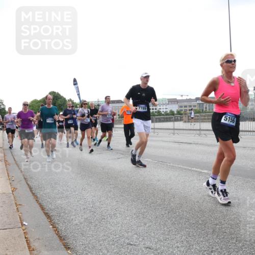 29.06.2025 - hella hamburg halbmarathon Lena Gebhardt http://msf.ph/oto/8463782 29.06.2025 10:32:13 Lombardsbrücke 7789, 2384, 5156, 1311, 1373, 1640, 1987, 2349, 2384, 2672, 2831, 2832, 2943, 3022, 3221, 3239, 3358, 3365, 3653, 3707, 3751, 3752, 3778, 3822, 4314, 4365, 4605, 4857, 4877, 4924, 5156, 5496, 5601, 5658, 5743, 5941, 6160, 6218, 6252, 6312, 6315, 6718, 6727, 7135, 7239, 7295, 7334, 7344, 7468, 7535, 7570, 7695, 7702, 7789, 7816, 7898, 8124, 8127, 8175, 8303, 8304, 8538, 8620, 8625, 8787, 8840, 8914, 8993, 9078, 9125, 9206, 10002 meine-sportfotos.de