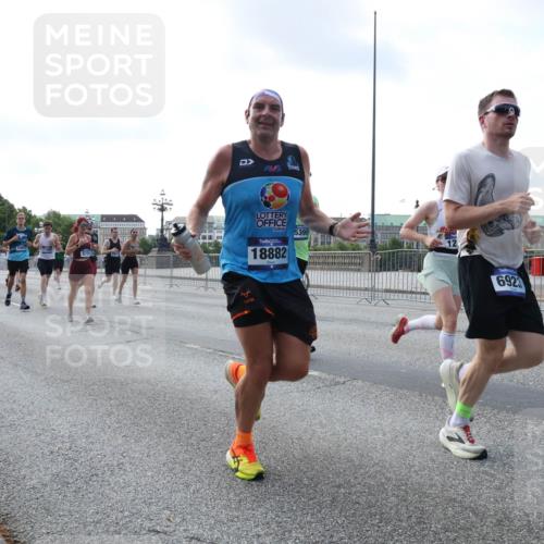 29.06.2025 - hella hamburg halbmarathon Lena Gebhardt http://msf.ph/oto/8463812 29.06.2025 09:55:02 Lombardsbrücke 9476, 5705, 50, 18882, 5399, 12, 6923, 1200, 1683, 1817, 1942, 2207, 2222, 2274, 2287, 2367, 2442, 2592, 2596, 2670, 2816, 2955, 3208, 3209, 3258, 3747, 4121, 4832, 5102, 5399, 5447, 5638, 5705, 5884, 6027, 6158, 6290, 6389, 6723, 6836, 6923, 6938, 6978, 6991, 7052, 7087, 7335, 7659, 7908, 8117, 8371, 8437, 8482, 8487, 8657, 8693, 8889, 8916, 8981, 9031, 9038, 9051, 9093, 9159, 9476, 9661, 9710, 9869, 9924, 9931, 11333 meine-sportfotos.de