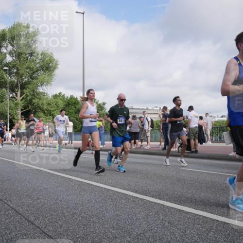 29.06.2025 - hella hamburg halbmarathon Luisa Fischer http://msf.ph/oto/8463830 29.06.2025 09:55:54 Kennedybrücke 8819, 17259, 1163, 1176, 1391, 1558, 1759, 2365, 2402, 2623, 2788, 3146, 4091, 4997, 5624, 5692, 6081, 7147, 7204, 7322, 7450, 8063, 8819, 9544, 9794 meine-sportfotos.de
