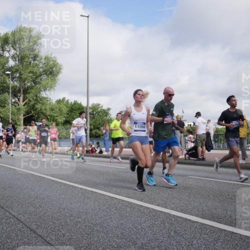 29.06.2025 - hella hamburg halbmarathon Luisa Fischer http://msf.ph/oto/8463840 29.06.2025 09:55:54 Kennedybrücke 1558, 11094, 1163, 1176, 1391, 1558, 1759, 2365, 2402, 2623, 2788, 3146, 4091, 4997, 5624, 5692, 6081, 7147, 7204, 7322, 7450, 8063, 8819, 9544, 9794 meine-sportfotos.de