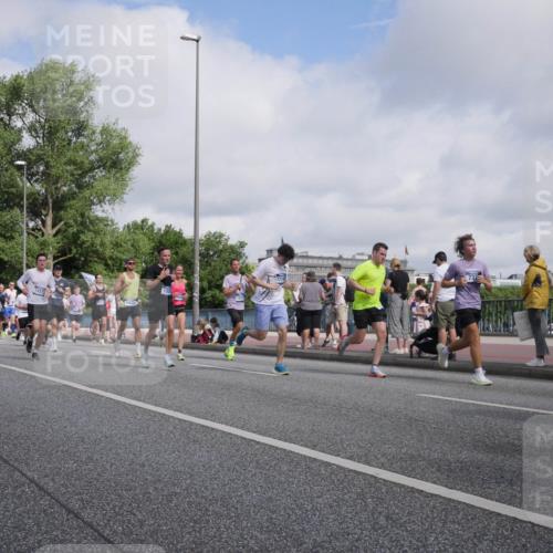 29.06.2025 - hella hamburg halbmarathon Luisa Fischer http://msf.ph/oto/8463855 29.06.2025 09:55:55 Kennedybrücke 14275, 155, 1719, 732, 1391, 1558, 1759, 2234, 2365, 2402, 2623, 3146, 4091, 4553, 5022, 5624, 5692, 6081, 7147, 7322, 7450, 8063, 8819, 9544, 9794 meine-sportfotos.de