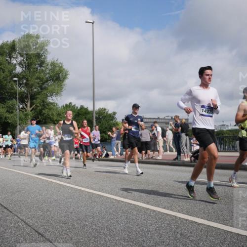 29.06.2025 - hella hamburg halbmarathon Luisa Fischer http://msf.ph/oto/8463914 29.06.2025 09:55:58 Kennedybrücke 9794, 6081, 14275, 18631, 1558, 1759, 2234, 2365, 2402, 2623, 3146, 4091, 4310, 4553, 5022, 5692, 6081, 6203, 6375, 6460, 7322, 7450, 9303, 9305, 9544, 9794 meine-sportfotos.de
