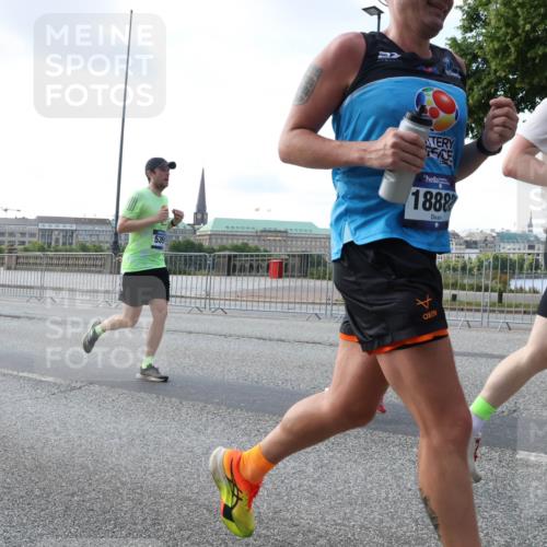 29.06.2025 - hella hamburg halbmarathon Lena Gebhardt http://msf.ph/oto/8463919 29.06.2025 09:55:02 Lombardsbrücke 539, 1888, 1200, 1683, 1817, 1942, 2207, 2222, 2274, 2287, 2367, 2442, 2592, 2596, 2670, 2816, 2955, 3208, 3209, 3258, 3747, 4121, 4832, 5102, 5399, 5447, 5638, 5705, 5884, 6027, 6158, 6290, 6389, 6723, 6836, 6923, 6938, 6978, 6991, 7052, 7087, 7335, 7659, 7908, 8117, 8371, 8437, 8482, 8487, 8657, 8693, 8889, 8916, 8981, 9031, 9038, 9051, 9093, 9159, 9476, 9661, 9710, 9869, 9924, 9931, 11333 meine-sportfotos.de