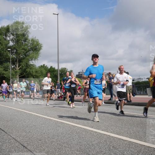 29.06.2025 - hella hamburg halbmarathon Luisa Fischer http://msf.ph/oto/8463994 29.06.2025 09:56:00 Kennedybrücke 16685, 3146, 6081, 409, 16666, 13051, 1759, 2234, 2365, 2402, 2623, 3146, 4091, 4310, 4553, 5022, 5692, 6081, 6203, 6375, 6460, 7448, 9303, 9305, 9544, 9794 meine-sportfotos.de