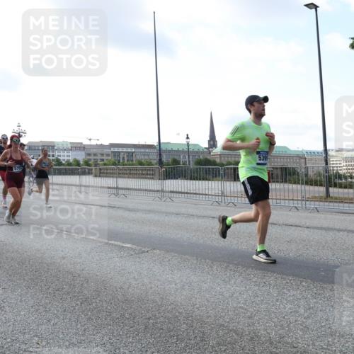 29.06.2025 - hella hamburg halbmarathon Lena Gebhardt http://msf.ph/oto/8463999 29.06.2025 09:55:03 Lombardsbrücke 16000, 5871, 17499, 5705, 5399, 1200, 1683, 1696, 1817, 1942, 2207, 2222, 2274, 2287, 2367, 2411, 2592, 2596, 2670, 2816, 2955, 3208, 3209, 3258, 3435, 3747, 4093, 4121, 4189, 4832, 5102, 5399, 5447, 5638, 5705, 5884, 6027, 6158, 6290, 6389, 6662, 6723, 6836, 6923, 6938, 6978, 6991, 7052, 7087, 7335, 7659, 7908, 8117, 8371, 8437, 8482, 8487, 8657, 8693, 8889, 8916, 8981, 9031, 9038, 9051, 9093, 9159, 9476, 9661, 9710, 9869, 9924, 9931, 11333 meine-sportfotos.de