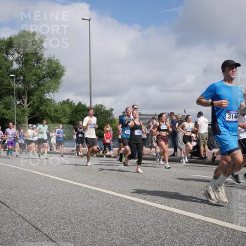 29.06.2025 - hella hamburg halbmarathon Luisa Fischer http://msf.ph/oto/8464001 29.06.2025 09:56:01 Kennedybrücke 16685, 4091, 16666, 9544, 3146, 3051, 1759, 2234, 2365, 2402, 2623, 3146, 3186, 4091, 4310, 4553, 5022, 5692, 6081, 6203, 6375, 6460, 7448, 9303, 9305, 9544, 9794 meine-sportfotos.de