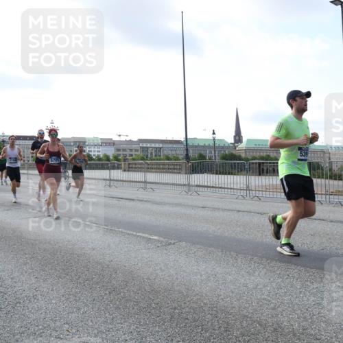 29.06.2025 - hella hamburg halbmarathon Lena Gebhardt http://msf.ph/oto/8464016 29.06.2025 09:55:03 Lombardsbrücke 9476, 15871, 17499, 5705, 539, 1200, 1683, 1696, 1817, 1942, 2207, 2222, 2274, 2287, 2367, 2411, 2592, 2596, 2670, 2816, 2955, 3208, 3209, 3258, 3435, 3747, 4093, 4121, 4189, 4832, 5102, 5399, 5447, 5638, 5705, 5884, 6027, 6158, 6290, 6389, 6662, 6723, 6836, 6923, 6938, 6978, 6991, 7052, 7087, 7335, 7659, 7908, 8117, 8371, 8437, 8482, 8487, 8657, 8693, 8889, 8916, 8981, 9031, 9038, 9051, 9093, 9159, 9476, 9661, 9710, 9869, 9924, 9931, 11333 meine-sportfotos.de