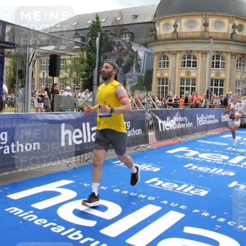 29.06.2025 - hella hamburg halbmarathon Michael Strokosch http://msf.ph/oto/8464019 29.06.2025 10:33:34 Ziel 4602, 8312, 8956, 15326, 16931, 18731, 18854 meine-sportfotos.de
