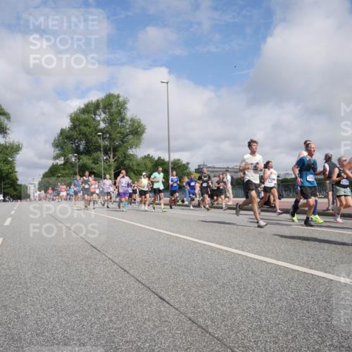 29.06.2025 - hella hamburg halbmarathon Luisa Fischer http://msf.ph/oto/8464031 29.06.2025 09:56:02 Kennedybrücke 409, 16666, 1759, 1759, 2234, 2365, 2402, 2623, 3146, 3186, 4091, 4310, 4553, 5022, 5692, 6071, 6081, 6203, 6375, 6460, 7448, 9303, 9305, 9544 meine-sportfotos.de