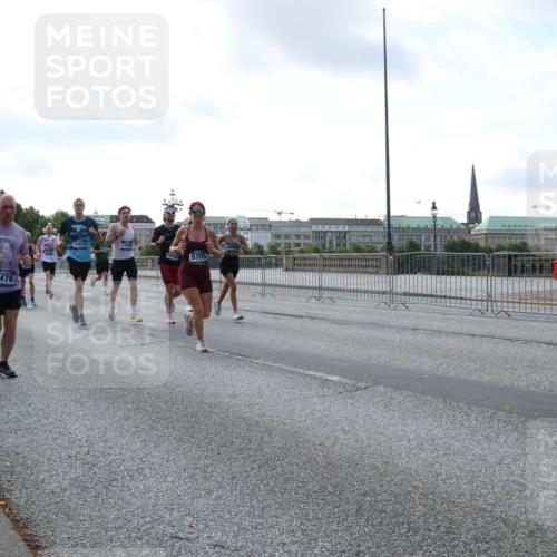 29.06.2025 - hella hamburg halbmarathon Lena Gebhardt http://msf.ph/oto/8464035 29.06.2025 09:55:03 Lombardsbrücke 15871, 9476, 1653, 5705, 1200, 1683, 1696, 1817, 1942, 2207, 2222, 2274, 2287, 2367, 2411, 2592, 2596, 2670, 2816, 2955, 3208, 3209, 3258, 3435, 3747, 4093, 4121, 4189, 4832, 5102, 5399, 5447, 5638, 5705, 5884, 6027, 6158, 6290, 6389, 6662, 6723, 6836, 6923, 6938, 6978, 6991, 7052, 7087, 7335, 7659, 7908, 8117, 8371, 8437, 8482, 8487, 8657, 8693, 8889, 8916, 8981, 9031, 9038, 9051, 9093, 9159, 9476, 9661, 9710, 9869, 9924, 9931, 11333 meine-sportfotos.de