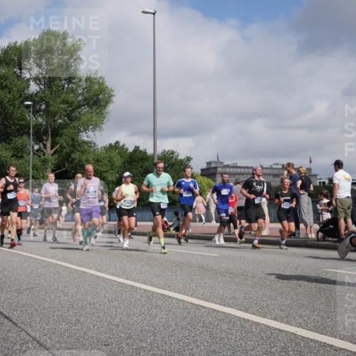 29.06.2025 - hella hamburg halbmarathon Luisa Fischer http://msf.ph/oto/8464048 29.06.2025 09:56:03 Kennedybrücke 194, 2234, 13690, 12685, 2623, 2402, 166, 1759, 2234, 2365, 2402, 2623, 3004, 3186, 4091, 4310, 4553, 5022, 5692, 6071, 6081, 6203, 6375, 6460, 7448, 9126, 9303, 9305, 9544 meine-sportfotos.de