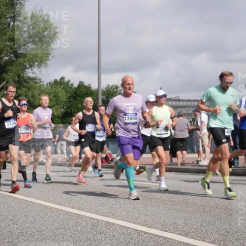 29.06.2025 - hella hamburg halbmarathon Luisa Fischer http://msf.ph/oto/8464090 29.06.2025 09:56:04 Kennedybrücke 16333, 2234, 16725, 5022, 6375, 13690, 12685, 4557, 2623, 1759, 2234, 2365, 2402, 2623, 3004, 3186, 4091, 4310, 4553, 5022, 5692, 6071, 6203, 6375, 6460, 7448, 9126, 9303, 9305, 9544 meine-sportfotos.de