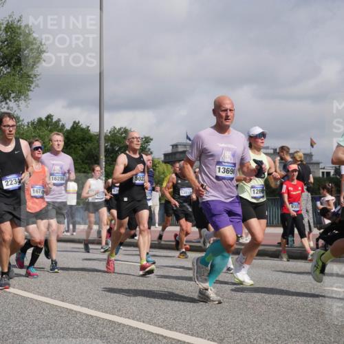 29.06.2025 - hella hamburg halbmarathon Luisa Fischer http://msf.ph/oto/8464104 29.06.2025 09:56:05 Kennedybrücke 16333, 2234, 16725, 16286, 62, 4310, 5022, 375, 13015, 13690, 12685, 9305, 262, 2234, 2365, 2623, 3004, 3186, 4310, 4553, 5022, 5692, 6071, 6203, 6375, 6460, 6903, 7448, 9126, 9303, 9305, 9544 meine-sportfotos.de