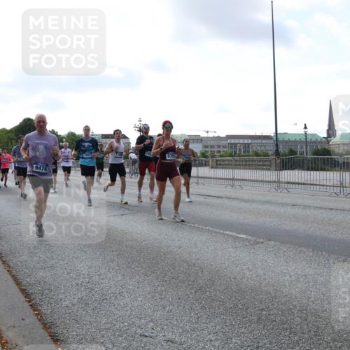 29.06.2025 - hella hamburg halbmarathon Lena Gebhardt http://msf.ph/oto/8464108 29.06.2025 09:55:03 Lombardsbrücke 13666, 9476, 1653, 15871, 17499, 5705, 1608, 1200, 1683, 1696, 1817, 1942, 2207, 2222, 2274, 2287, 2367, 2411, 2592, 2596, 2670, 2816, 2955, 3208, 3209, 3258, 3435, 3747, 4093, 4121, 4189, 4832, 5102, 5399, 5447, 5638, 5705, 5884, 6027, 6158, 6290, 6389, 6662, 6723, 6836, 6923, 6938, 6978, 6991, 7052, 7087, 7335, 7659, 7908, 8117, 8371, 8437, 8482, 8487, 8657, 8693, 8889, 8916, 8981, 9031, 9038, 9051, 9093, 9159, 9476, 9661, 9710, 9869, 9924, 9931, 11333 meine-sportfotos.de