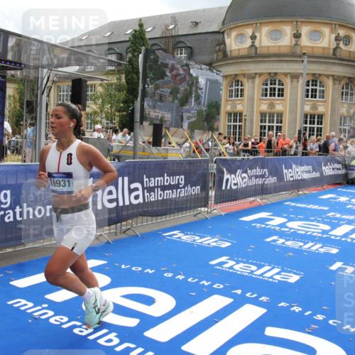 29.06.2025 - hella hamburg halbmarathon Michael Strokosch http://msf.ph/oto/8464223 29.06.2025 10:33:36 Ziel 1053, 8312, 15326, 16931, 18731, 18854 meine-sportfotos.de